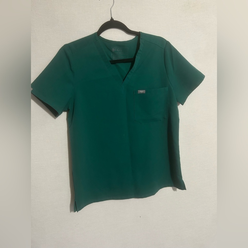 Figs scrub top